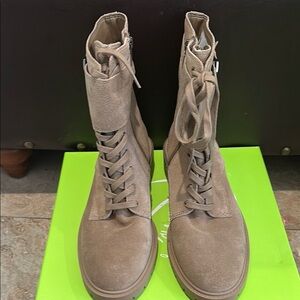 Vince Camuto Women's Tan Lace-Up Boots